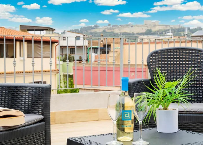 公寓 Charming Loft With Large Terrace 卡利亚里